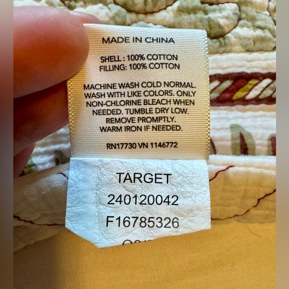 John Derian Quilted Mum Throw Blanket - Picture 5 of 7